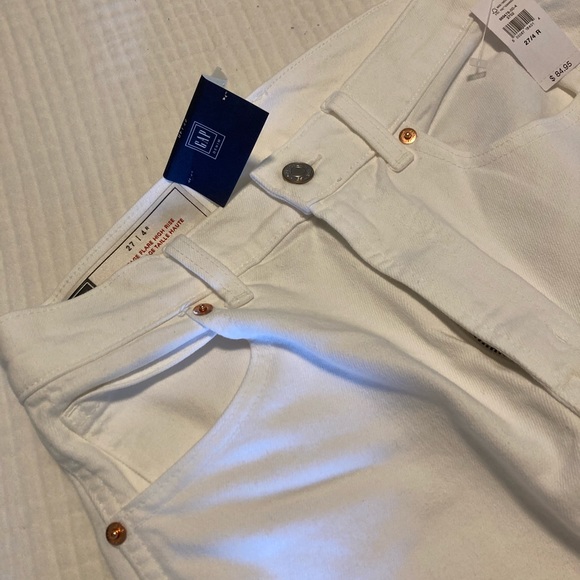 Gap Vintage Flare White Jeans - new w/ tag. Size 27 (4 regular) - Picture 2 of 3